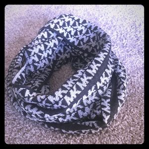 Michael Kors scarves black and silver